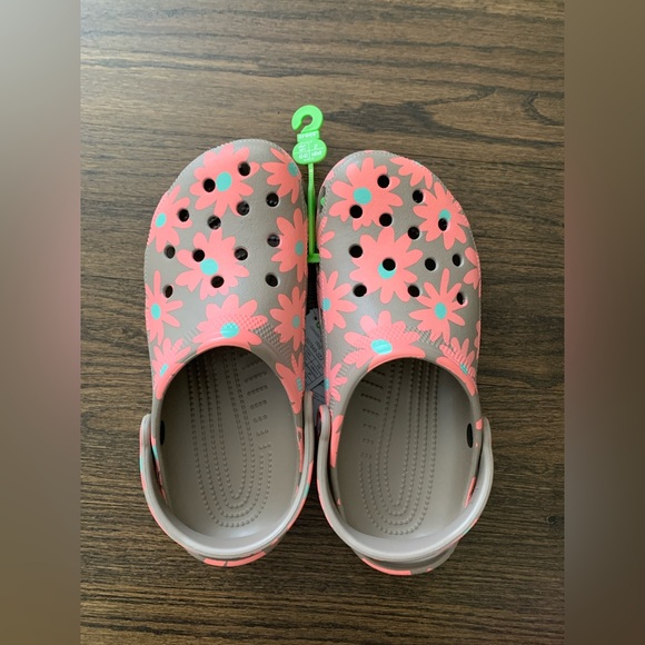 Crocs Classic Retro Resort Clog 🌸 - Picture 2 of 9